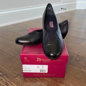 Munro Black Leather Luna Slip-On Ballet Flats